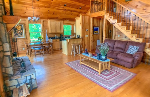 West Jefferson Cabin | Unwind in Style - Fire Pit, Fireplace & Mtn Views This Fall @ Over The River