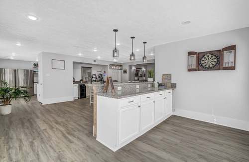 Seven Coves House | Unwind on the Deck - Steps from the Lake!