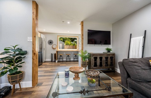 Medical Center District House | Unwind & Recharge in Style! Honey Bee Cottage is a Perfect Medical Ctr. Retreat!