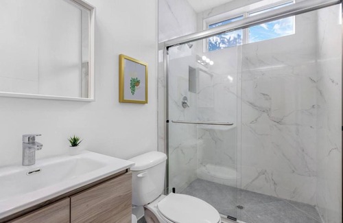 Allapattah Villa | Up to 16 guests! Modern house near Wynwood