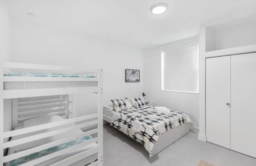 Allapattah Villa | Up to 16 guests! Modern house near Wynwood