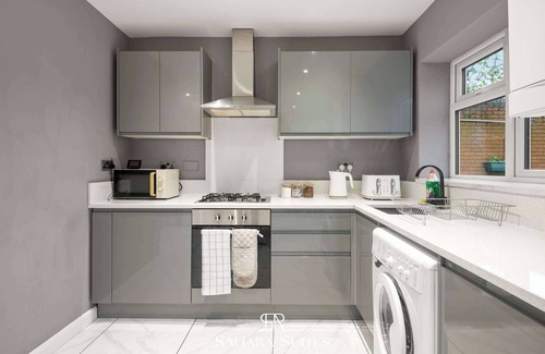 Reading House | Up to 20% OFF | Guest-Fav 5BR | Reading + Parking