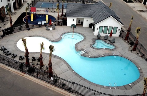 Washington Fields House | Up Up and Away – Colorful Southern Utah Escape Near Zion & St. George