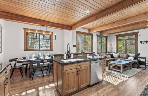 Deer Valley House | Updated 2 BDR Condo – Walk to Deer Valley & City!
