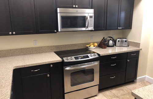 Waikoloa Condo | Updated 2 Bedroom Condo Walk to the Beach & Shops.