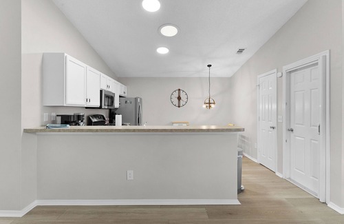 Wildwood House | Updated 2 bedroom house The Villages, Walk to pool, 2 miles to SQ, Pet friendly