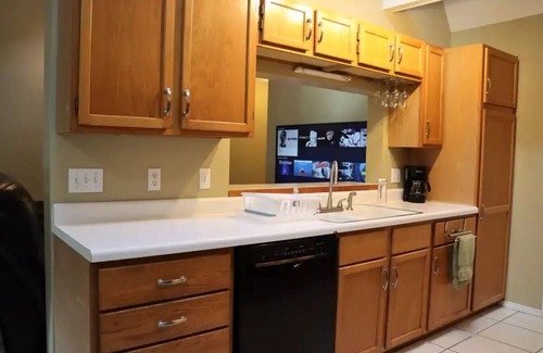 Springfield House | Updated 2 BR/2BA in family friendly home and neighborhood