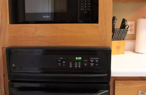 Springfield House | Updated 2 BR/2BA in family friendly home and neighborhood