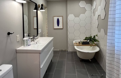 Marquette House | Updated 3 bedroom in the heart of Madison
