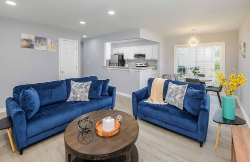 Charlotte House | Updated 3BR - 1 Min to Music Factory