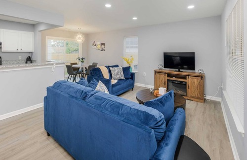 Charlotte House | Updated 3BR - 1 Min to Music Factory