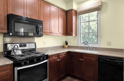 La Quinta Villa | Updated and Refreshed 3/3 villa just steps away from the Sparkling pool