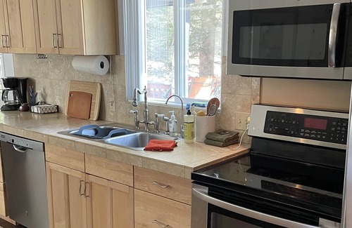 McCall Cabin | Updated Cabin, Where Trees Reach the Stars, Spa, Big Yard, Tasteful Furnishings