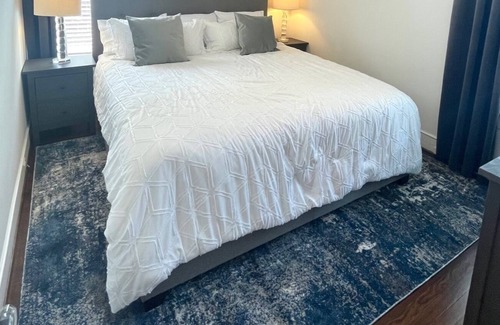 Dilworth Apartment | Updated Charming 2 Bedroom Luxury Apartment Home in Historic Dilworth