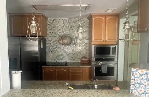 Mount Pleasant House | Updated Coastal Cottage – Clean, One Level Close to Beach & Downtown &Dog Lovers