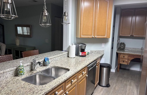 Mount Pleasant House | Updated Coastal Cottage – Clean, One Level Close to Beach & Downtown &Dog Lovers