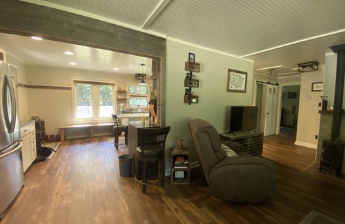Lake Cottage | updated cottage & nearly and acre of land peace & quiet.stars abound!