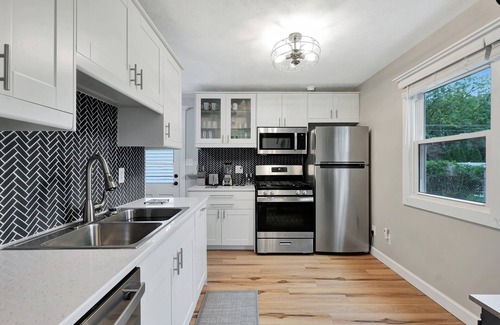 Bloomington House | Updated cozy 2 Bedroom