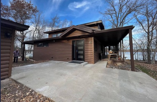 Pequot Lakes Cabin | Updated, fully-furnished 3+bedroom lake front cabin in beautiful Pequot Lakes.