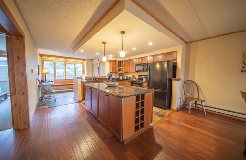 Keystone Condo | Updated, Gorgeous Mtn Views, Deck, Shuttle