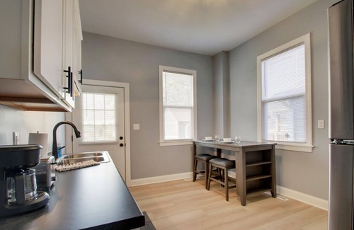 Quincy Apartment | Updated Ground Level West Facing 1-bed w/Wi-Fi