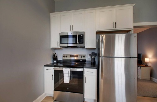 Quincy Apartment | Updated Ground Level West Facing 1-bed w/Wi-Fi