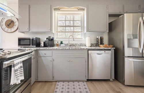 Columbia House | Updated home near Fort Jackson