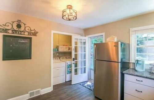 Lindley Park House | Updated Lindley Park Hideaway, Heart of Greensboro