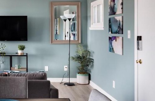 Los Angeles Apartment | Updated Urban Retreat Near SoFi Stadium LAX Forum and More