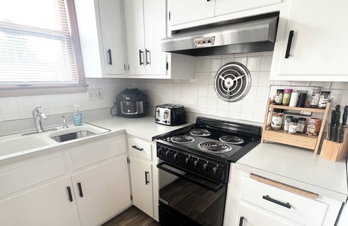Cudahy House | UPGRADED 4BR Home in Milwaukee - Near airport and downtown