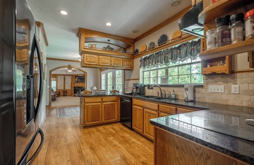 Claremore House | Upland Hills Manor In Beautiful Country Setting!