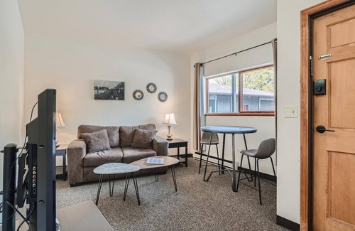 Idaho Springs Hotel | Uplift Inn