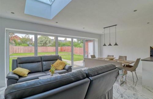 Frinton-on-Sea House | Upper Avenue Gem