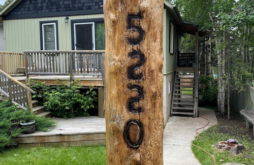 Sylvan Lake Cottage | Upper Cottage Suite in Sylvan Lake - 2 Bedroom, sleeps 2 Adults