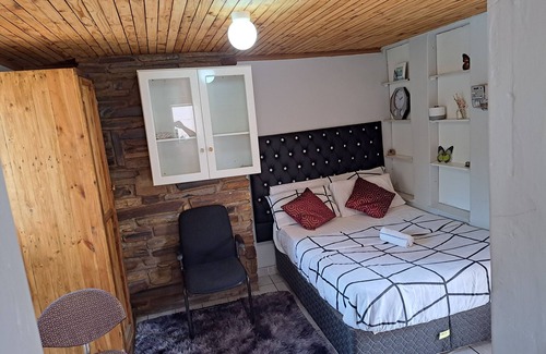 Greater Johannesburg Metropolitan Area Cottage | Upper Echelon