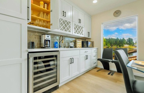 Lakeland South House | Upper Lakefront Escape | 3BR/2BA with Serene Views