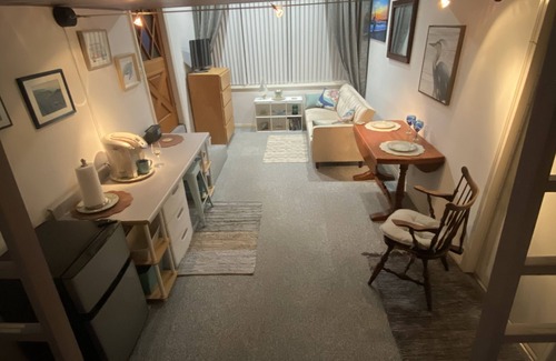 Malaga Cove Apartment | Upper Riviera-private, quiet, home away from home great for visiting relatives!