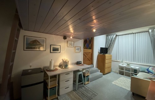 Malaga Cove Apartment | Upper Riviera-private, quiet, home away from home great for visiting relatives!