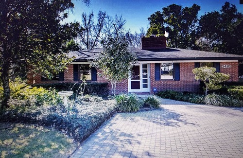 Hyde Park House | Upper Unit With Large Private Back Yard, Patio, Kayaks, Fire Pit, Grill & Nature