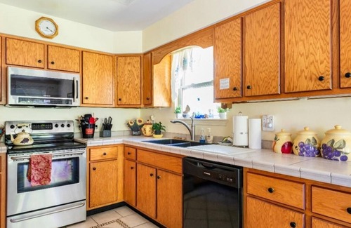 Bardstown House | Upscale 1 STORY 3 Bd 2 Ba on BOURBON TRAIL Close to Town 4 Beds/3 XL Beds + Q/S