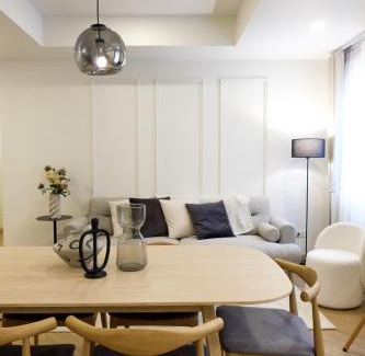 Bangkok Central Business District Apartment | Upscale 3-bedroom 3-bathroom suite 1 min to BTS Prompong