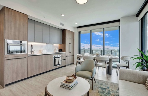North Beach Condo | Upscale 3BR/2BA Condo w/Pool – Walk to the Ocean