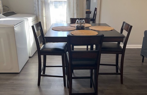 Kansas City Apartment | Upscale apartment near Worlds of Fun, Arrowhead Stadium, Country Club Plaza!