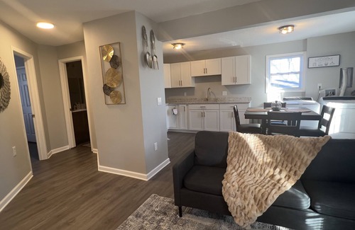 Kansas City Apartment | Upscale apartment near Worlds of Fun, Arrowhead Stadium, Country Club Plaza!