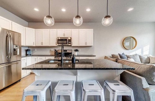 Bluffdale House | Upscale Bluffdale Townhome w/2 Car Garage