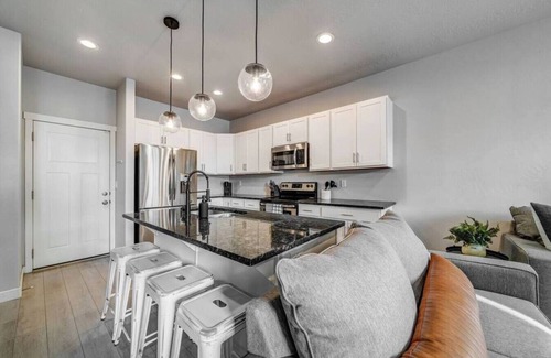 Bluffdale House | Upscale Bluffdale Townhome w/2 Car Garage