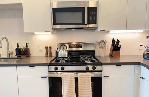 Lyon Street Apartment | Upscale Escape 10 Min from Disneyland W/Pool & Gym