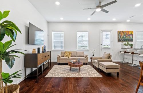 Irving House | Upscale Irving Townhome