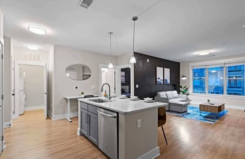 Charlotte Apartment | Upscale King 3BR Suite to Uptown Charlotte!