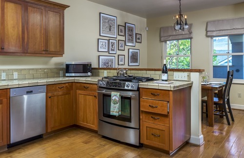 Avila Beach Condo | Upscale Living in Downtown Avila Beach